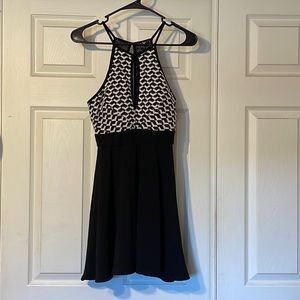 Black and White mini dress - small